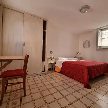 Piazza Politeama Apartment *